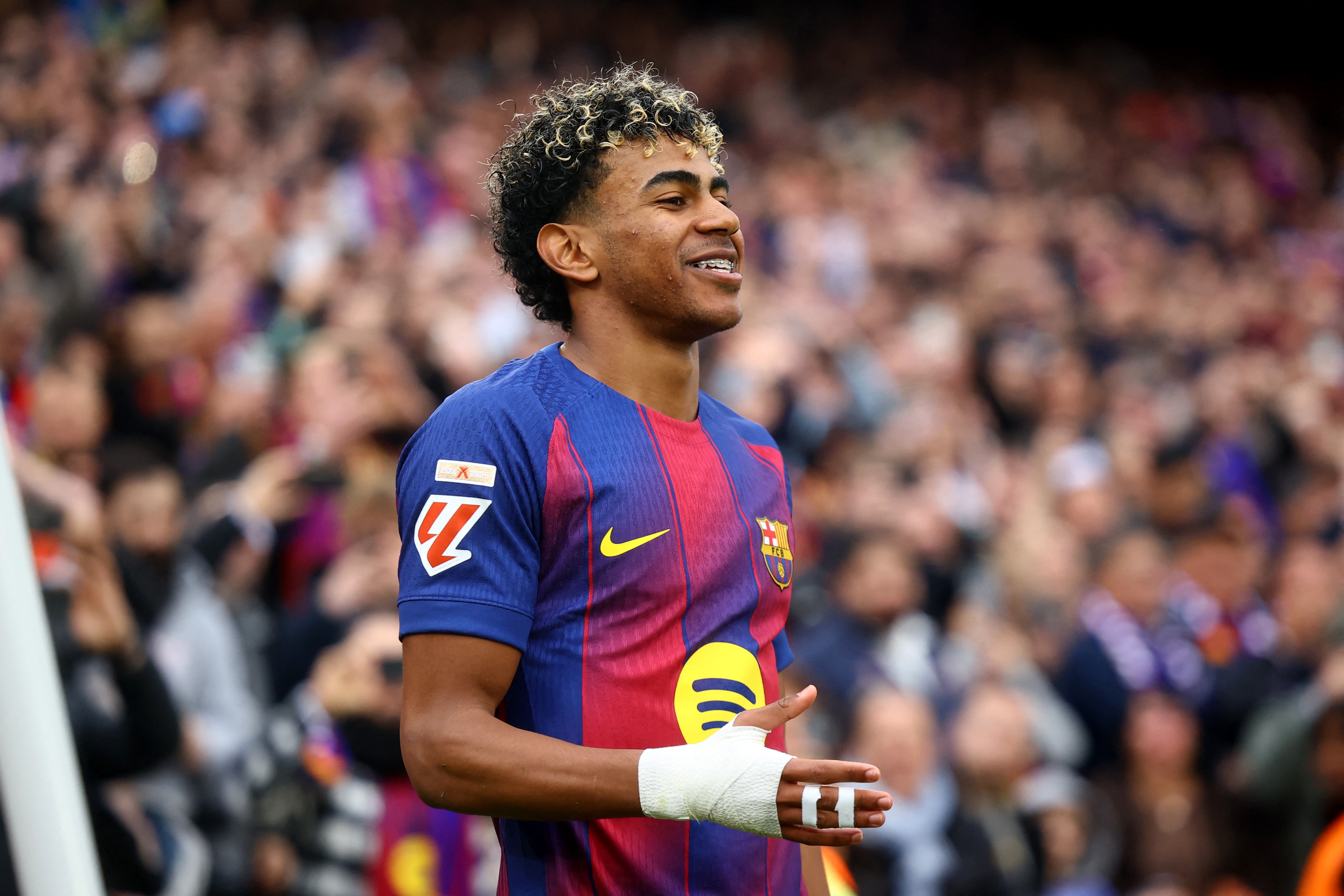 2026世界杯投注-球迷票选巴萨2月最佳时刻：亚马尔战黄潜帽子戏法当选